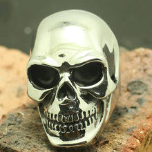 Charger l&#39;image dans la galerie, Nouveau design : Bague tête de mort en acier inoxydable. Différents coloris
