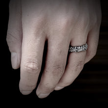 Load image into Gallery viewer, Stainless steel skull ring
